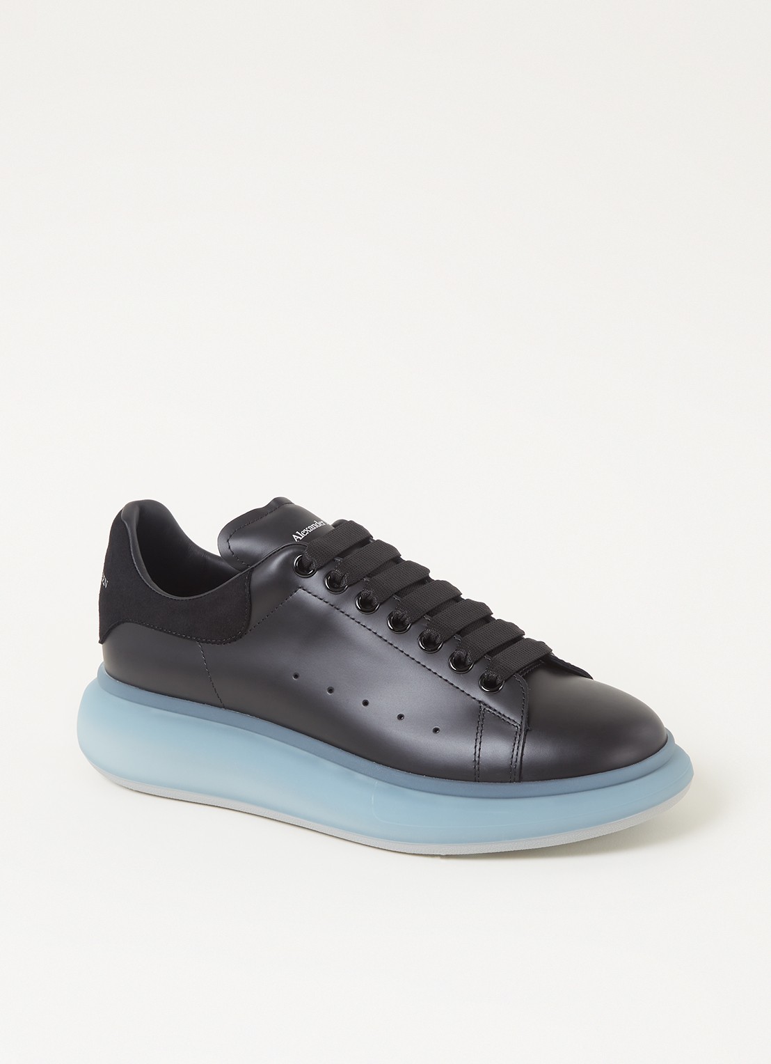 Alexander McQueen Oversized sneaker van kalfsleer met suède details - voorkant 6 zwart