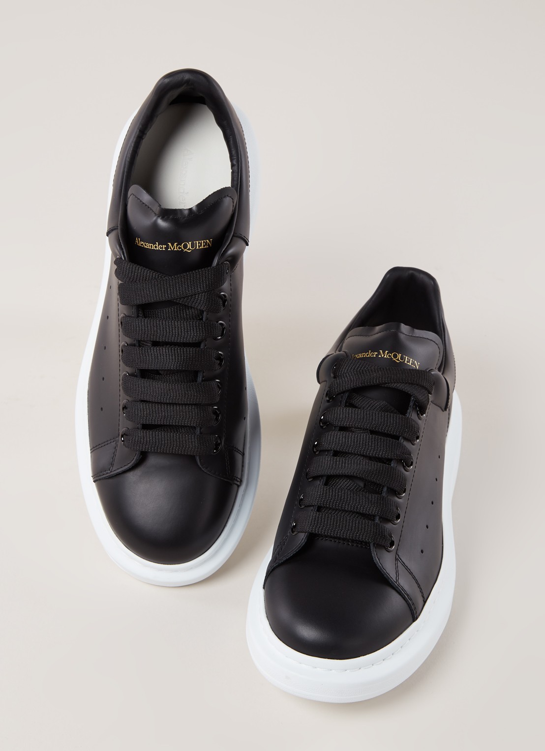 Alexander McQueen Oversized sneaker van kalfsleer - detail 4 zwart