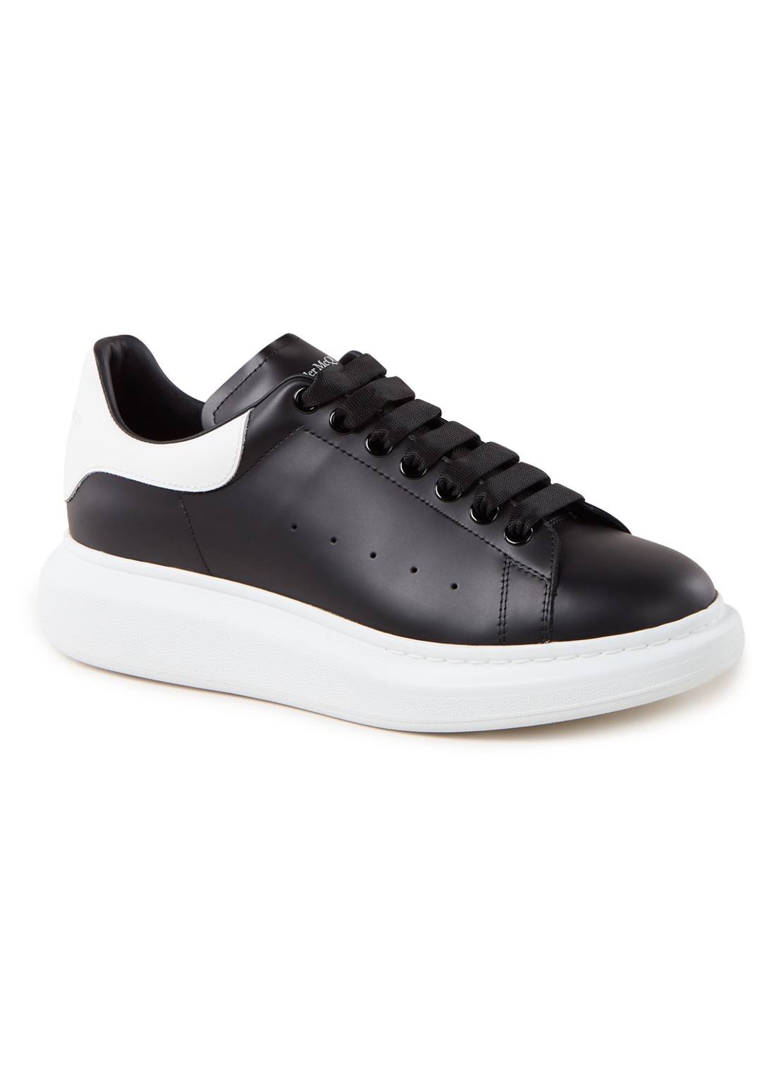 Alexander McQueen Oversized sneaker van kalfsleer - voorkant zwart