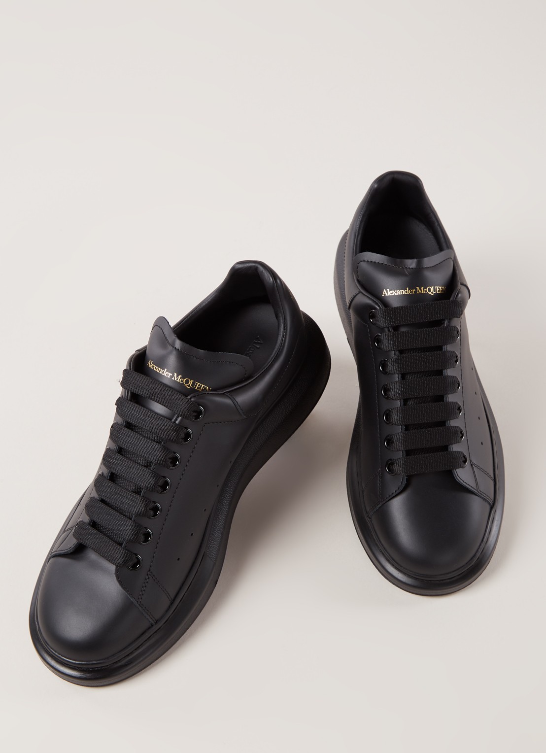 Alexander McQueen Oversized sneaker van kalfsleer - detail 4 zwart