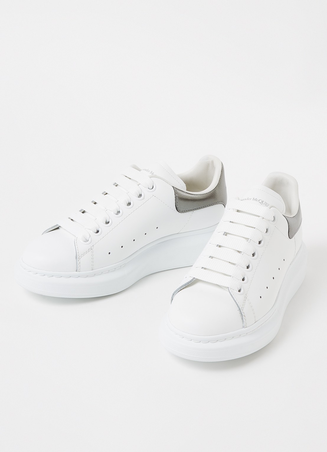 Alexander McQueen Oversized sneaker van kalfsleer - detail wit