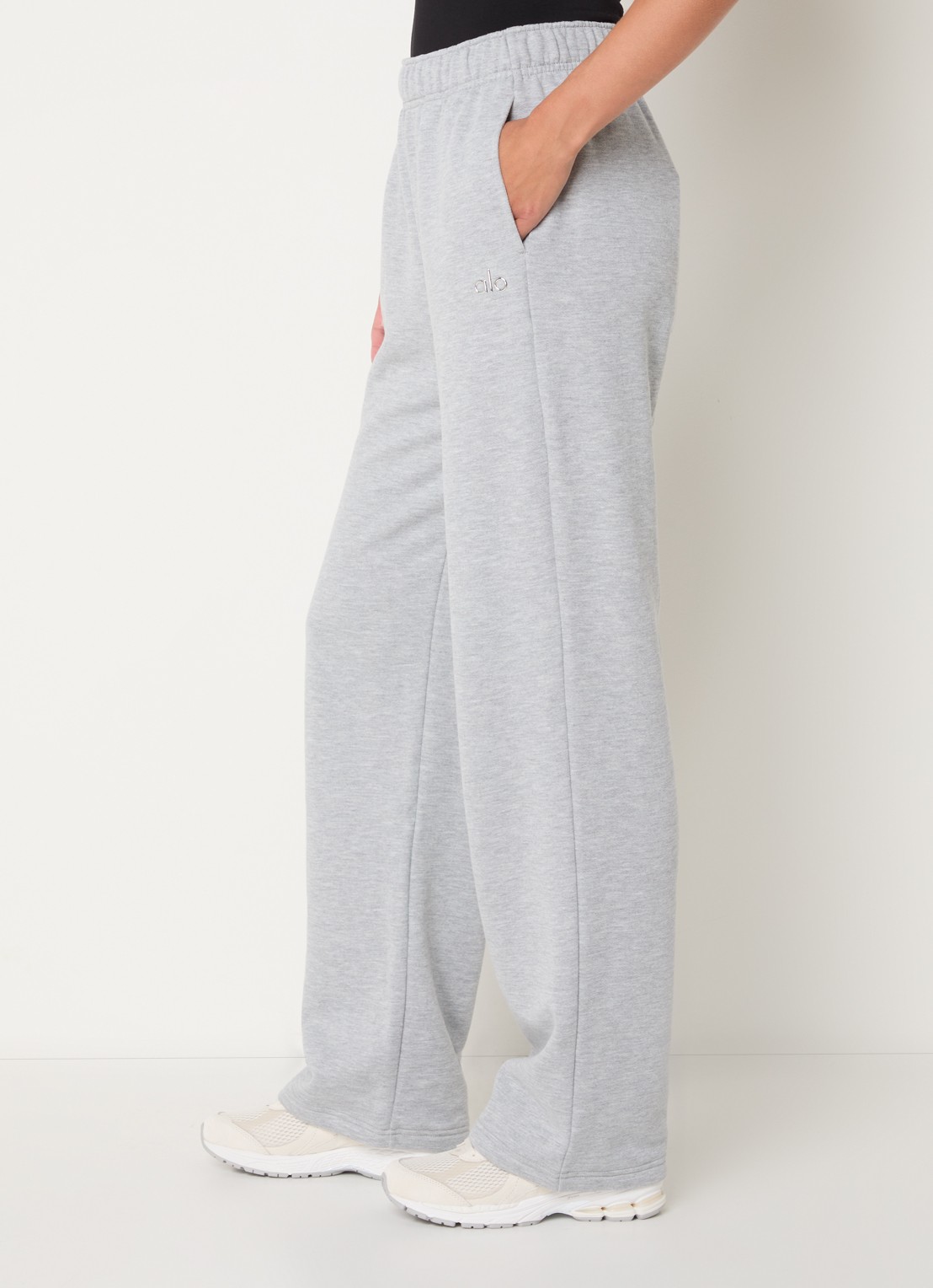 Alo Yoga Accolade high waist loose fit joggingbroek met steekzakken - detail 2 grijs