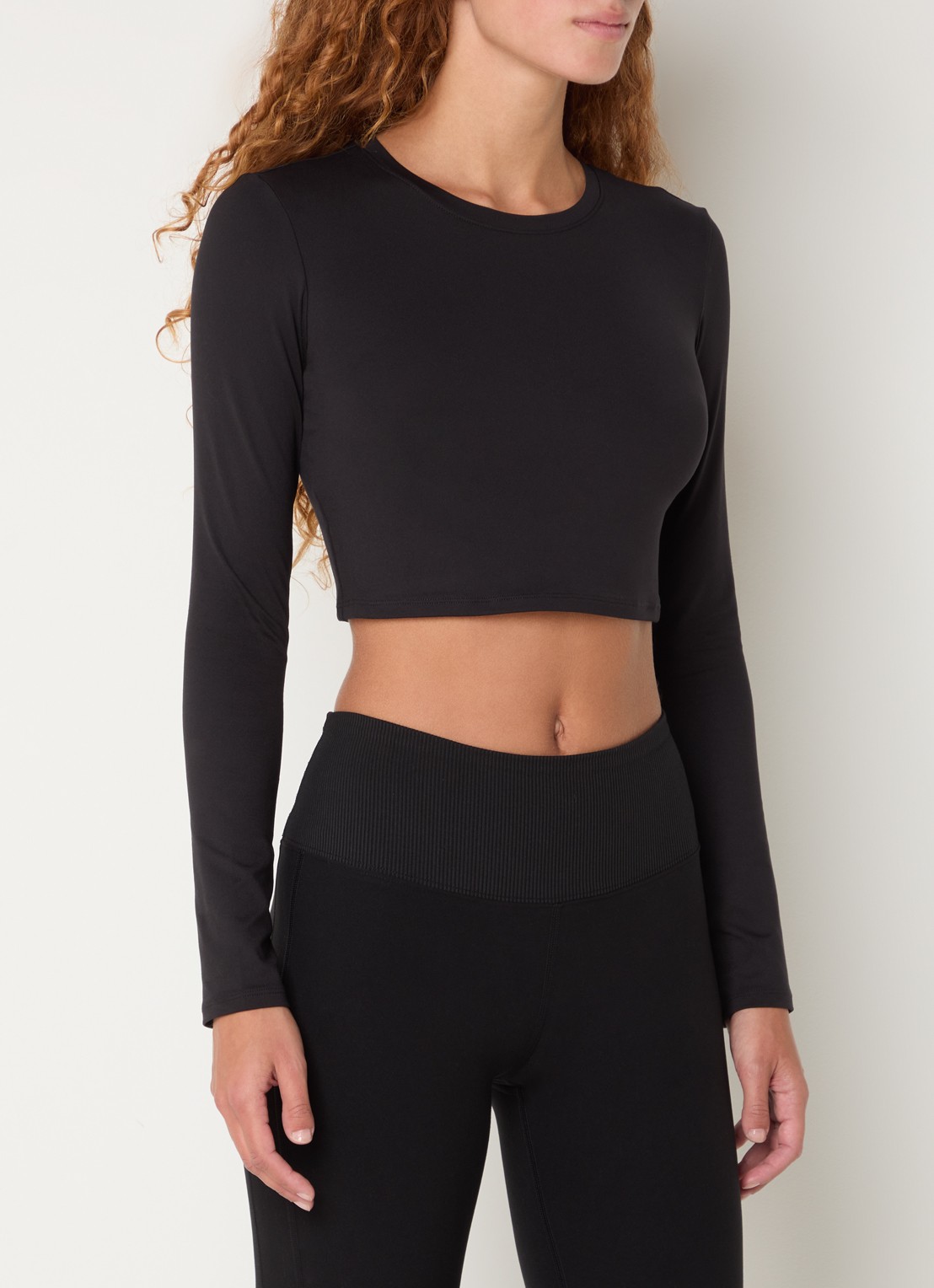 Alo Yoga Cropped trainings longsleeve met logo - detail zwart