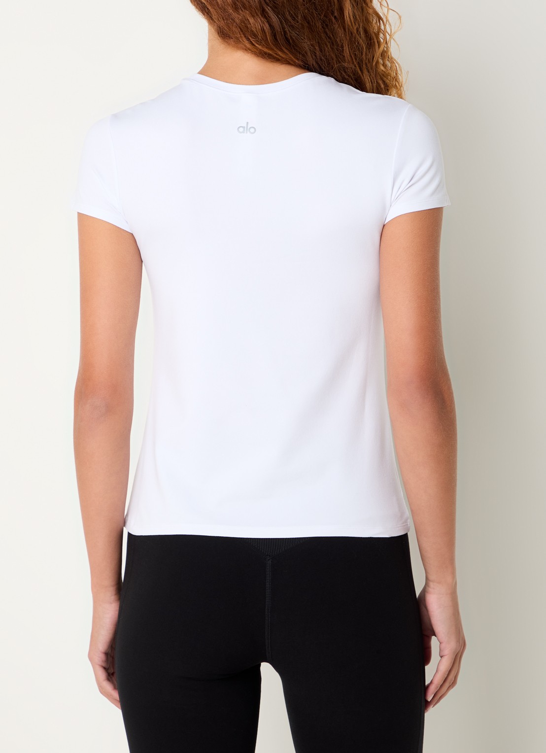 Alo Yoga Finesse trainings T-shirt met logo - achterkant 2 wit