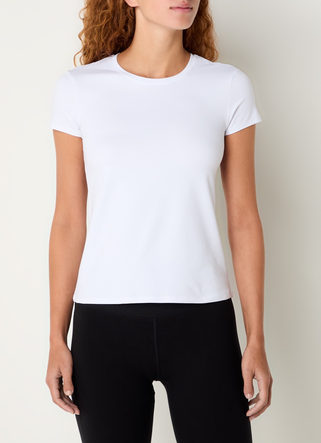 Alo Yoga Finesse trainings T-shirt met logo - detail wit