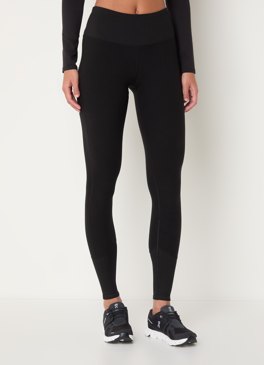 Alo Yoga High waist trainingslegging met logo - detail zwart