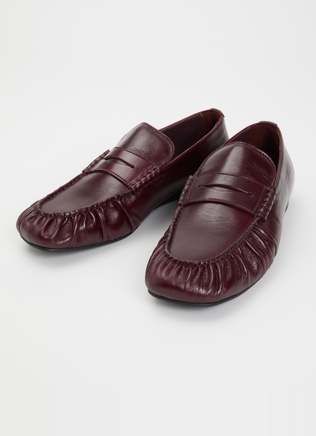 ALOHAS Aven loafer van leer - detail bordeauxrood