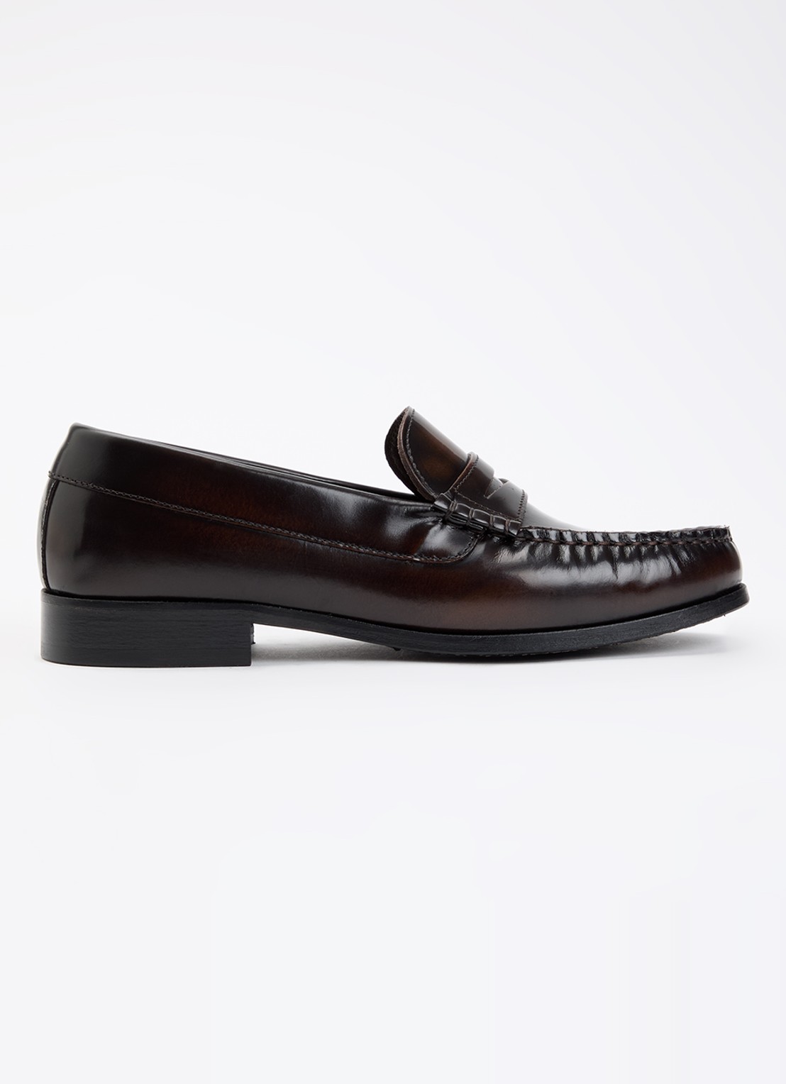 ALOHAS Rivet loafer van leer - voorkant donkerbruin