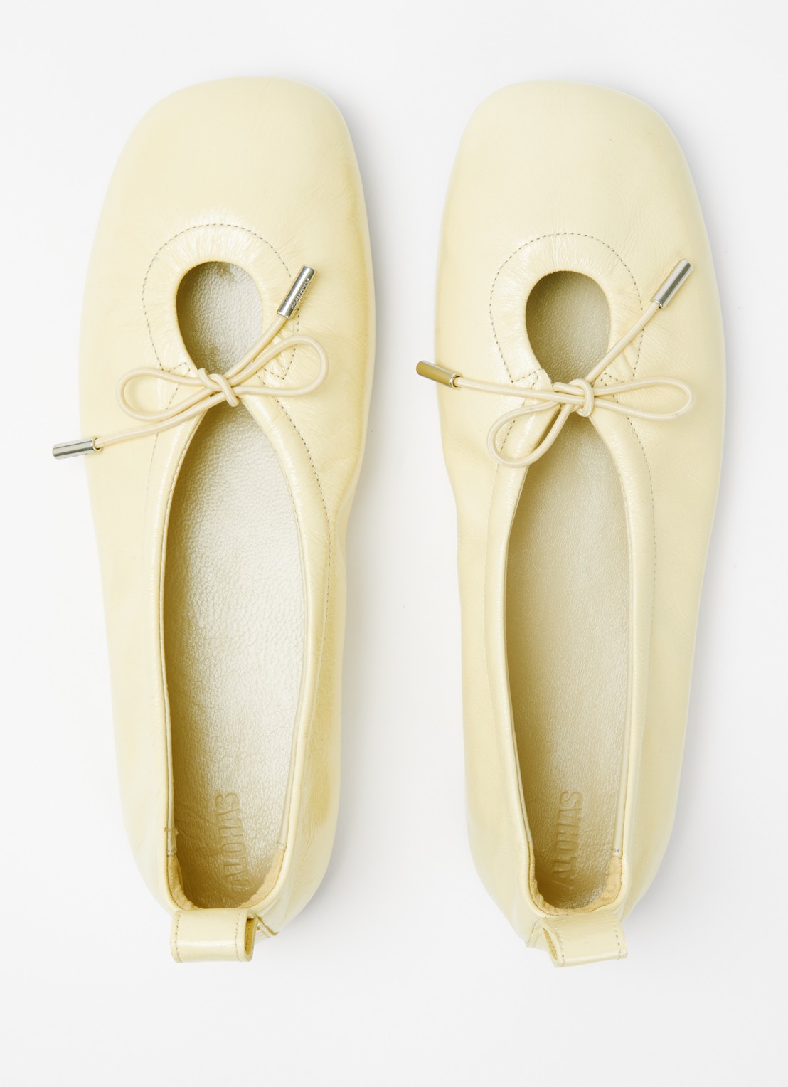 ALOHAS Rosalind ballerina van schapenleer - detail 3 lichtgeel