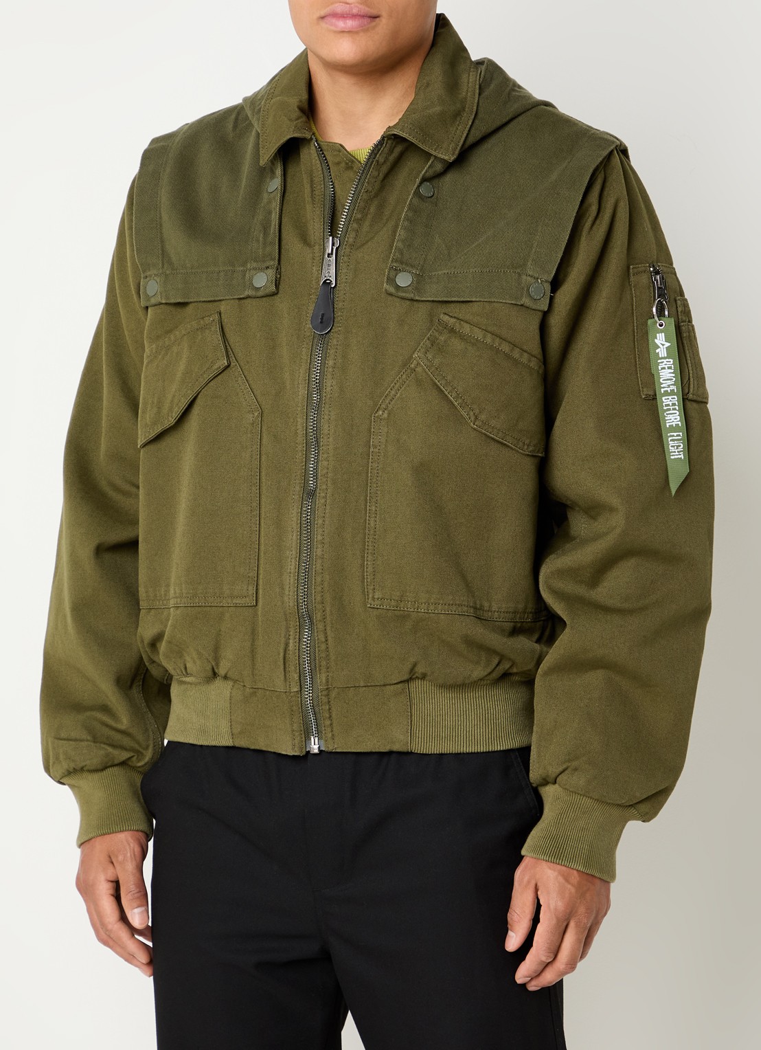 Alpha Industries CWU-45/P D-Tec gewatteerd bomberjack met capuchon - detail 4 olijfgroen