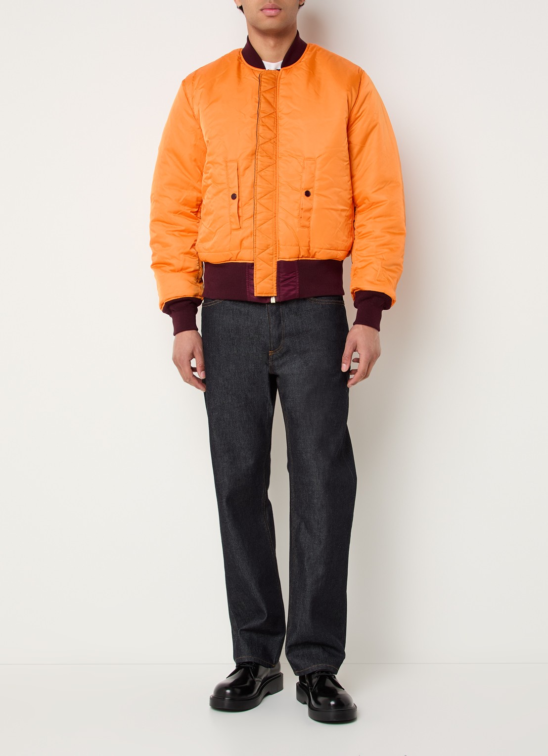 Alpha Industries MA-1 gewatteerd bomberjack met klepzakken - voorkant 2 bordeauxrood