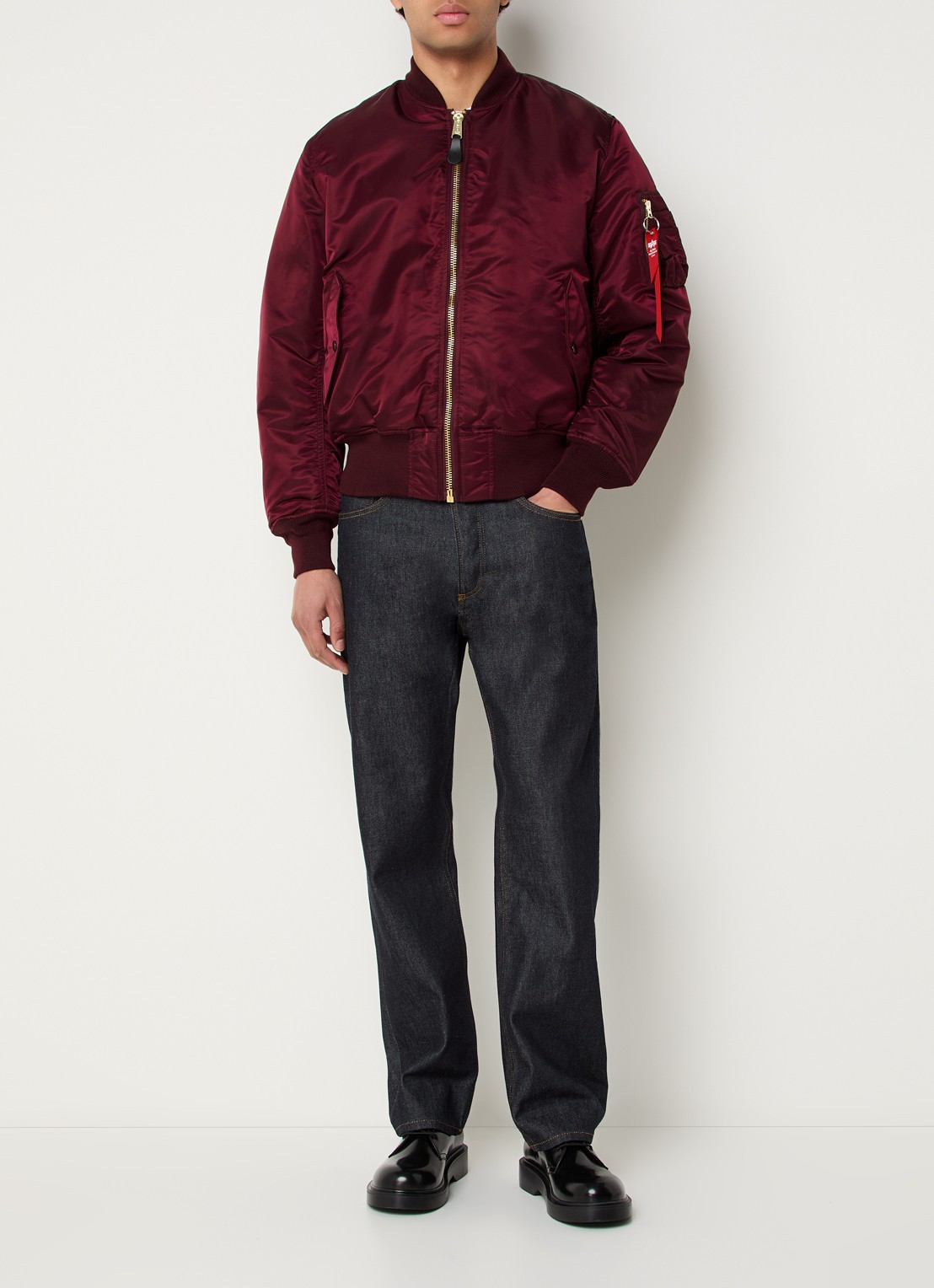 Alpha Industries MA-1 gewatteerd bomberjack met klepzakken - voorkant 3 bordeauxrood