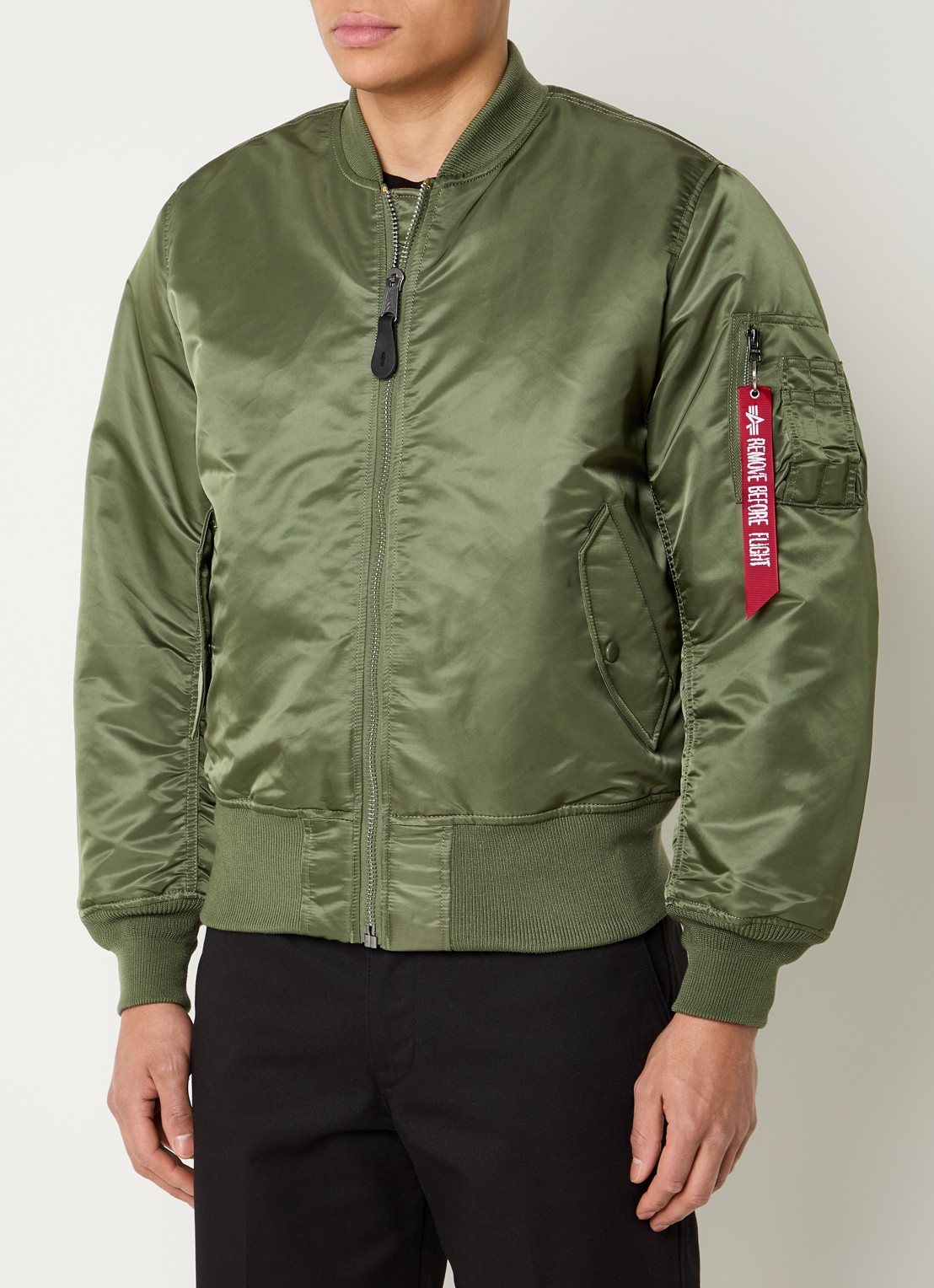Alpha Industries MA-1 gewatteerd bomberjack met klepzakken - detail 4 olijfgroen