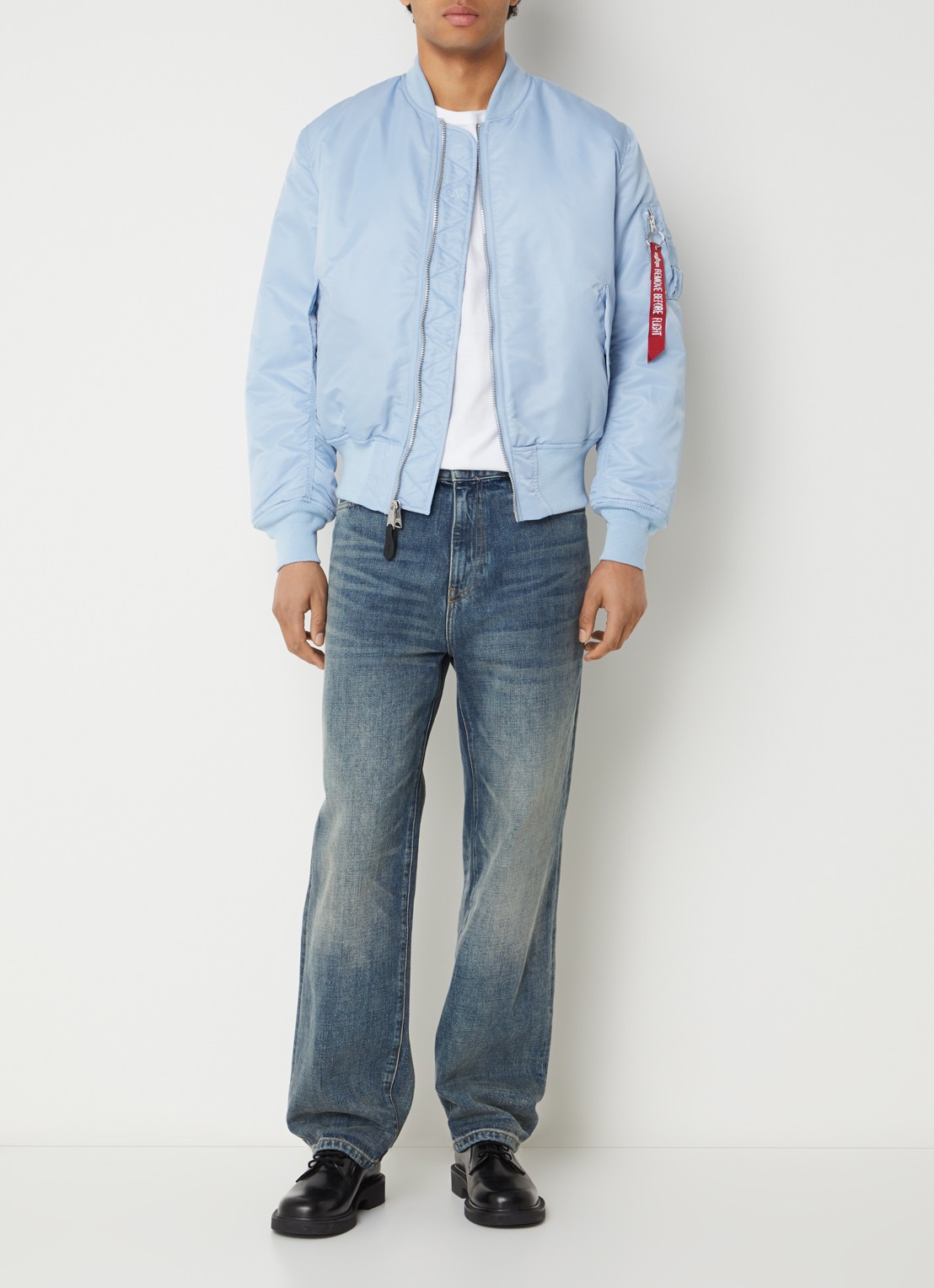 Alpha Industries MA-1 gewatteerd bomberjack met klepzakken - voorkant 3 lichtblauw