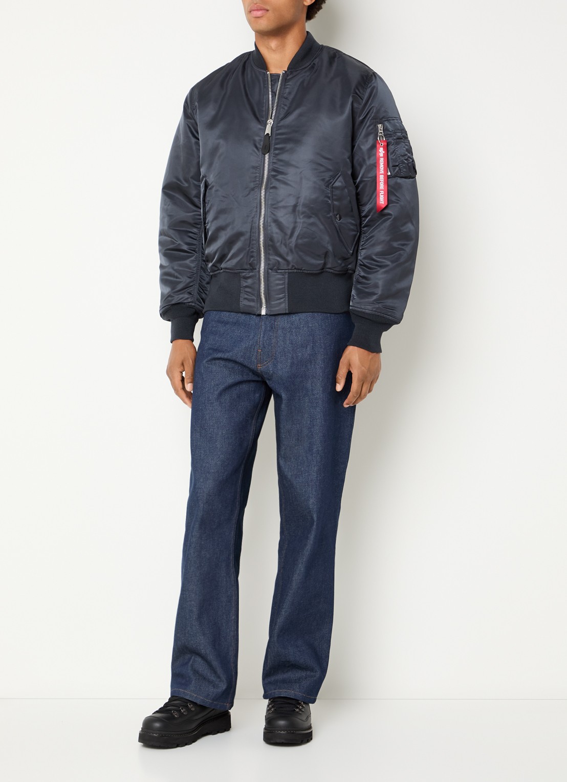 Alpha Industries MA-1 Heritage reversible gewatteerd bomberjack met klepzakken - voorkant 4 antraciet