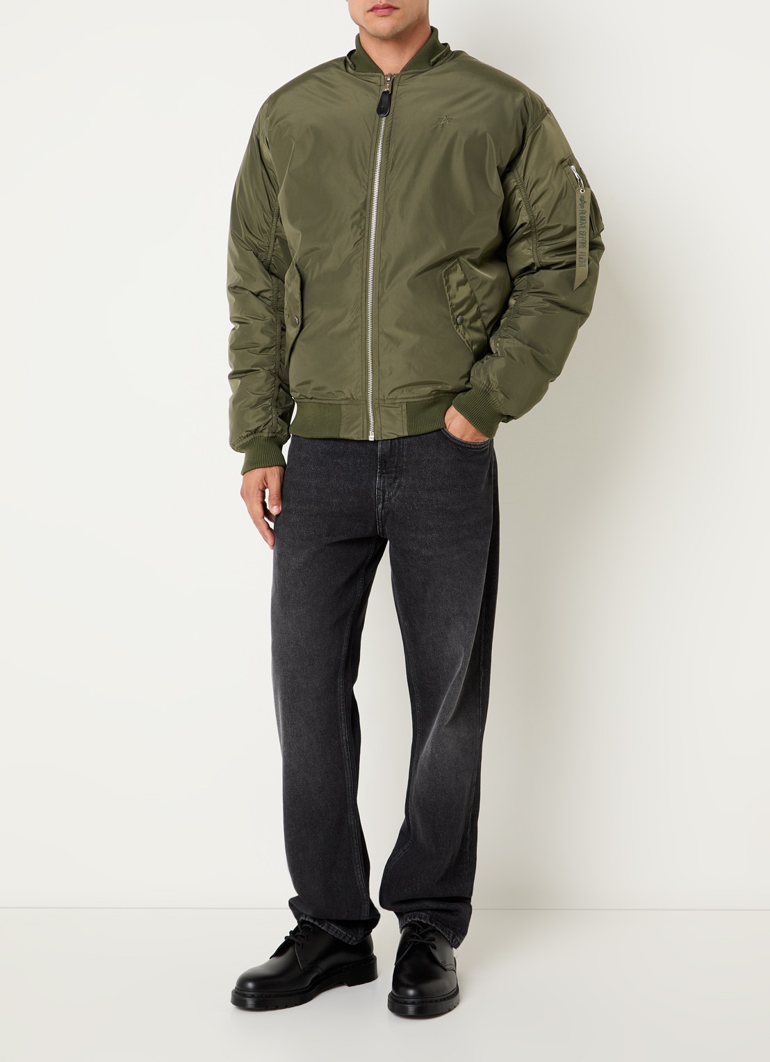 Alpha Industries MA-1 tafeta bomberjack met capuchon - voorkant 4 olijfgroen