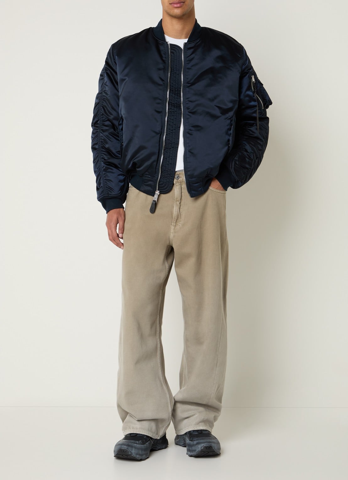 Alpha Industries MA-1 UV gewatteerd bomberjack met ruches - voorkant 4 donkerblauw