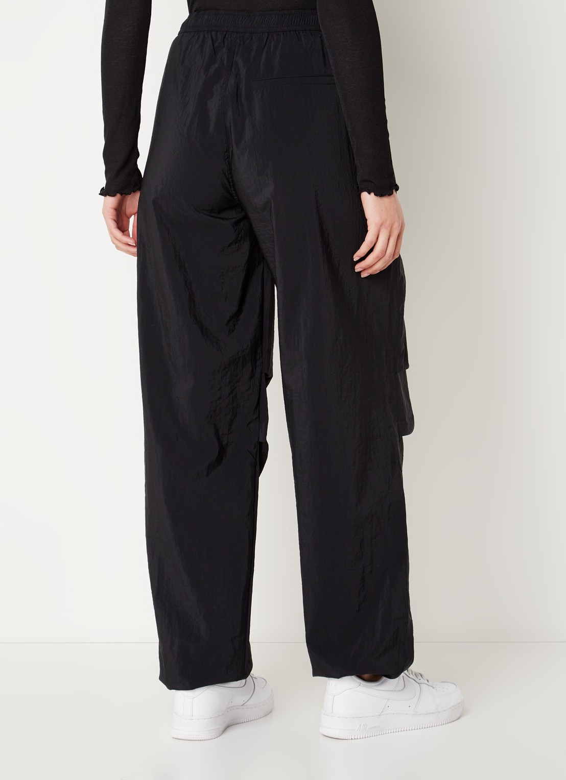 America Today Paola high waist tapered fit broek met plooidetail - achterkant zwart