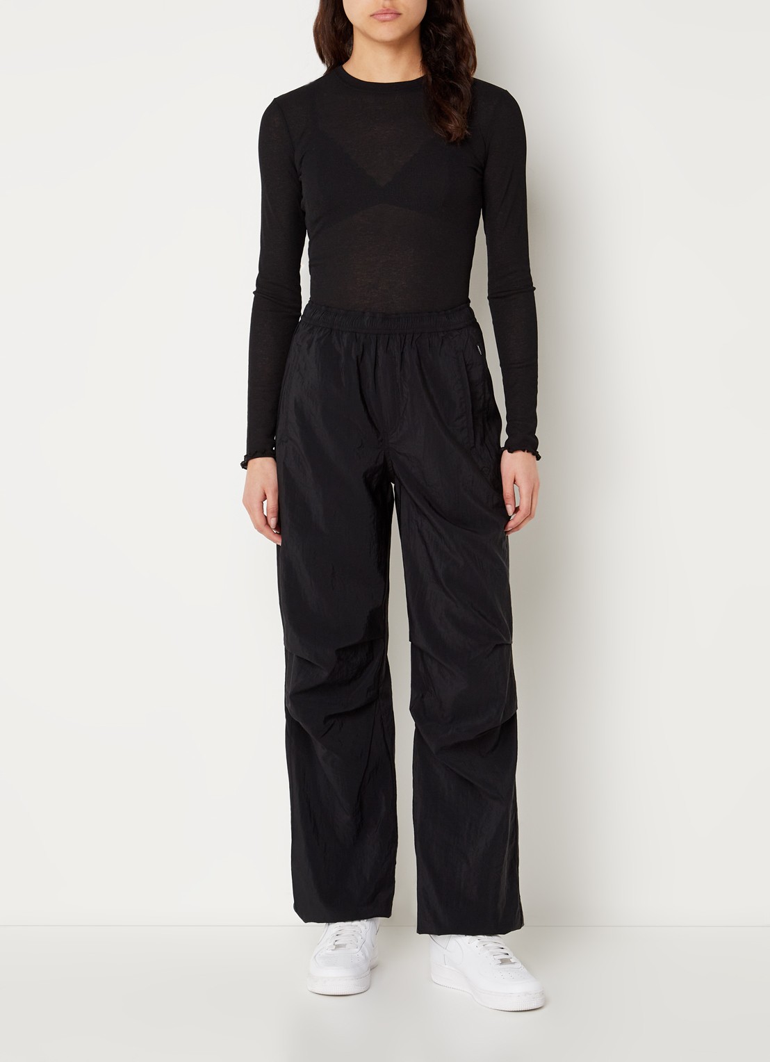 America Today Paola high waist tapered fit broek met plooidetail - voorkant 4 zwart