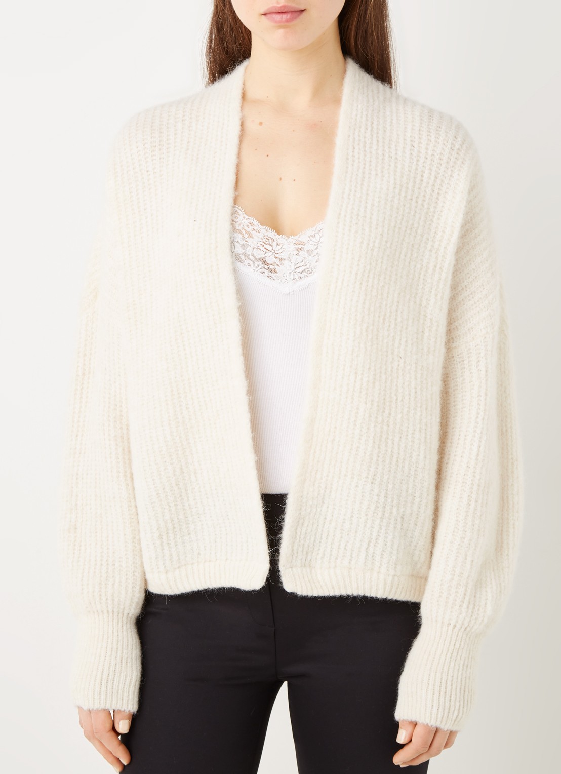 American Vintage East grofgebreid openvallend vest in alpaca wolblend - detail 4 gebroken wit