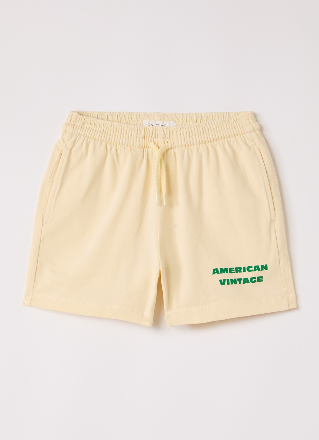 American Vintage Fizvaley straight fit kortebroek met logo - voorkant lichtgeel