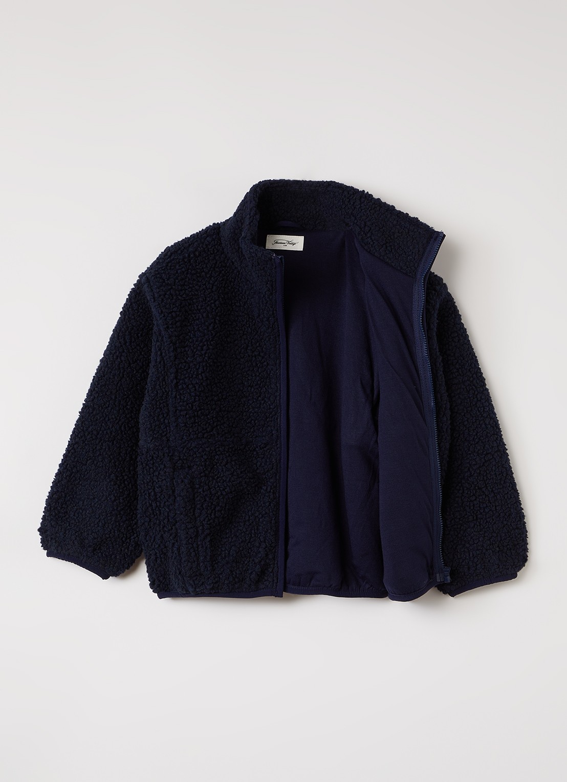 American Vintage Hoktown vest van teddy met logo - voorkant 2 donkerblauw