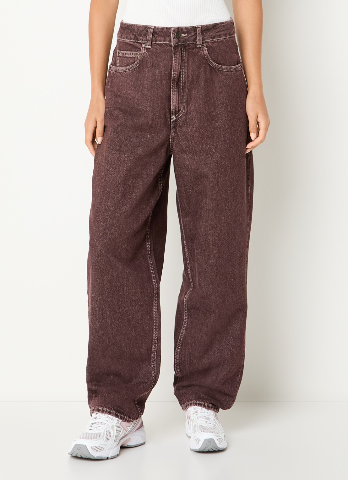 American Vintage Osho high waist loose fit jeans met gekleurde wassing - detail 3 bordeauxrood