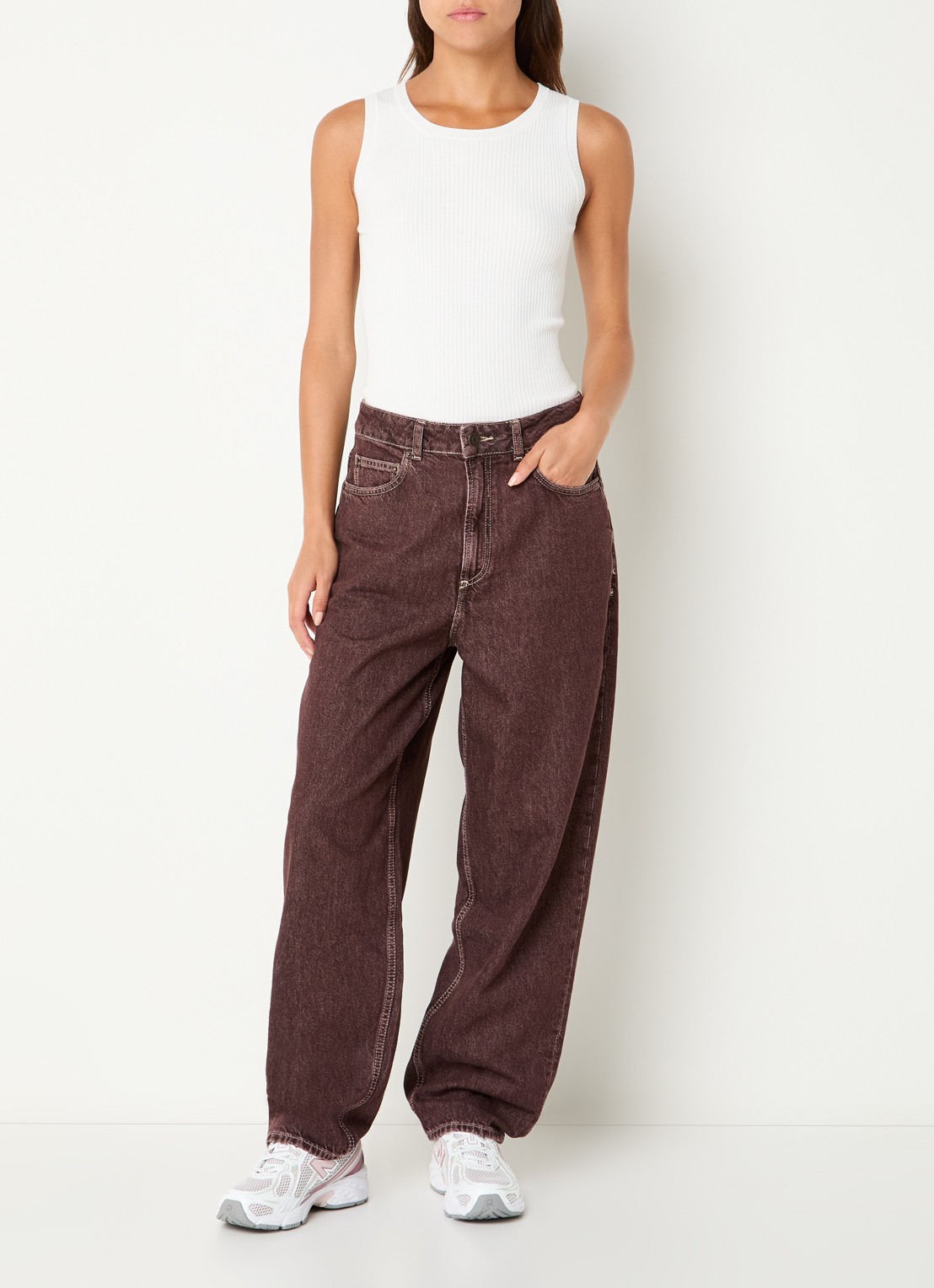 American Vintage Osho high waist loose fit jeans met gekleurde wassing - voorkant 2 bordeauxrood