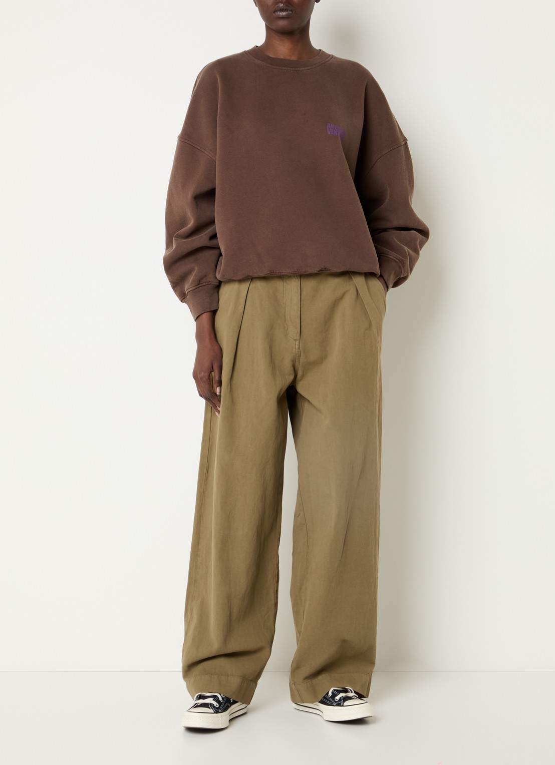 American Vintage Plizzy sweater met logo - voorkant 3 bruin