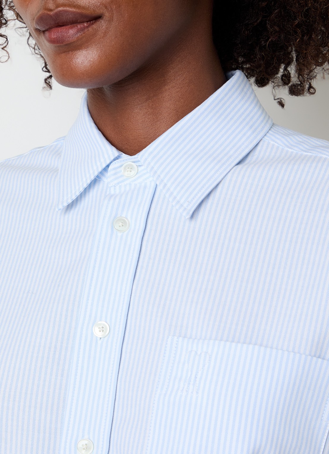 AMI Paris Cropped blouse met streepprint - detail 3 lichtblauw