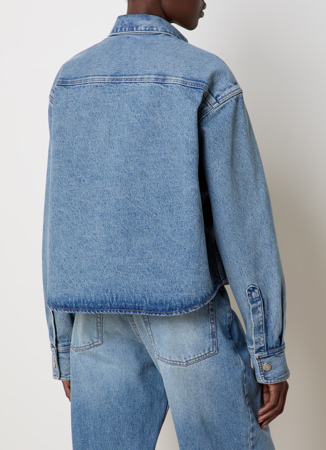 AMI Paris Cropped blouse van denim met logoborduring  - achterkant 3 indigo