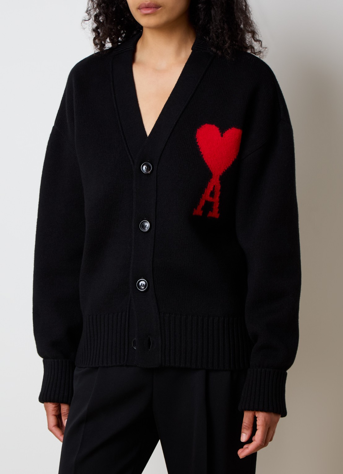 AMI Paris Fijngebreid vest van wol met ingebreid logo - detail 2 zwart