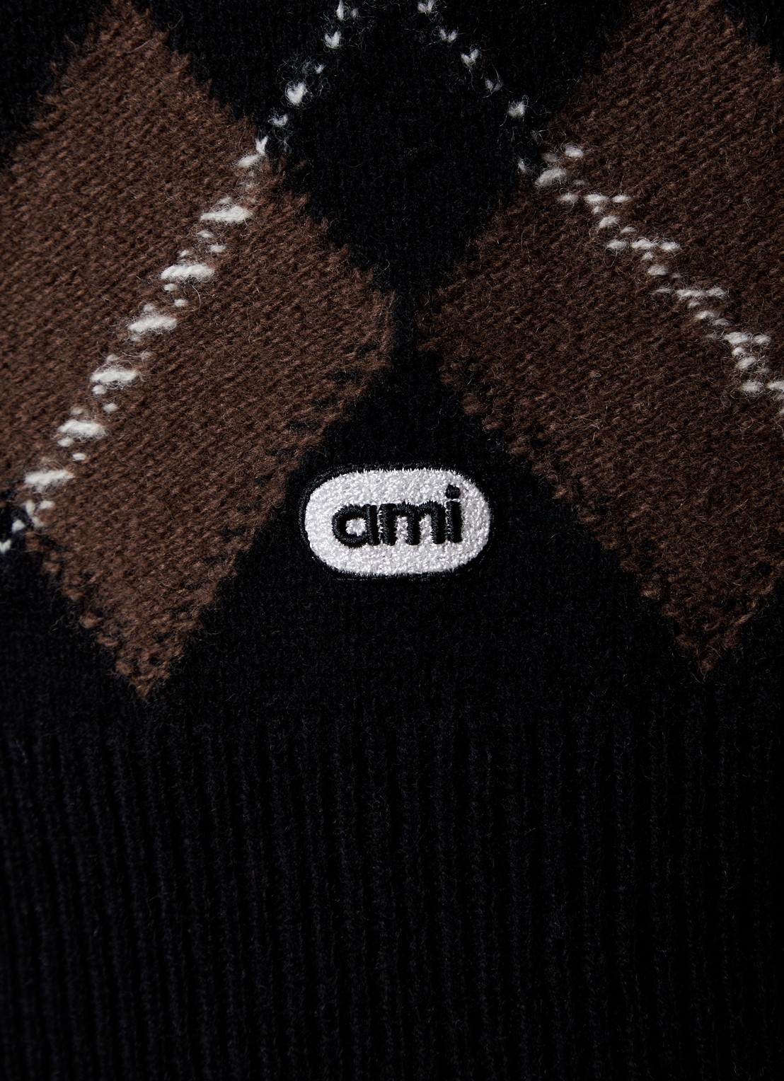AMI Paris Fijngebreid vest van wol met ingebreid patroon - detail 2 bruin
