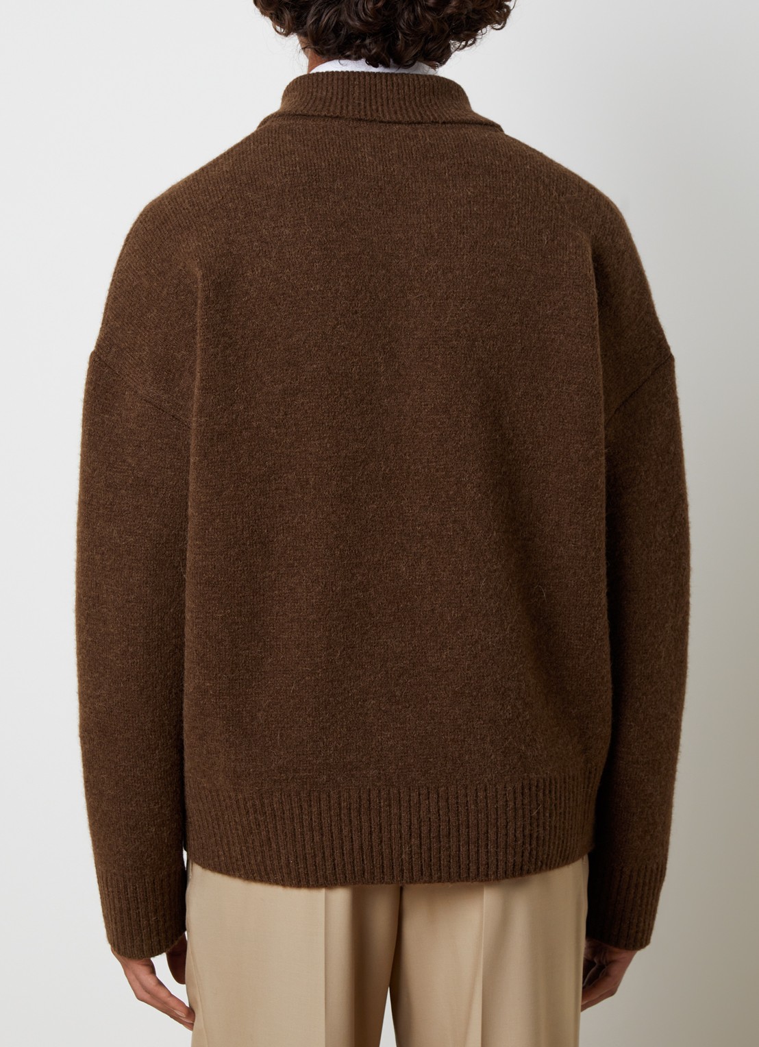 AMI Paris Grofgebreide pullover in wolblend met logo - achterkant 5 bruin