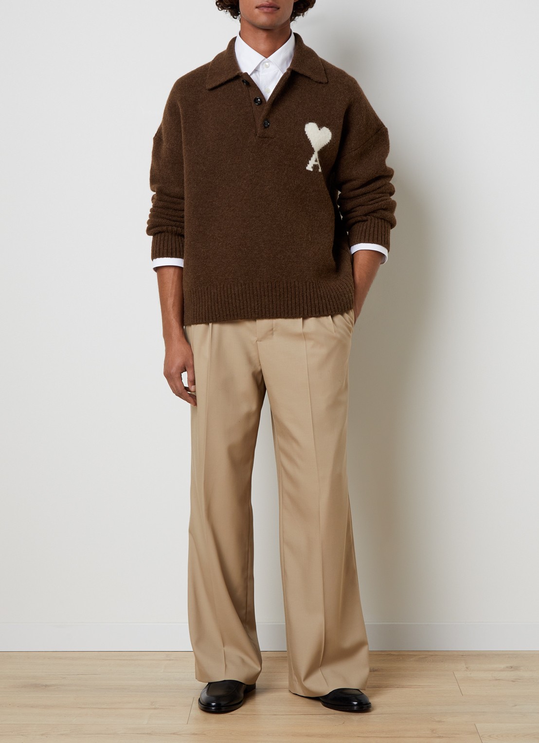 AMI Paris Grofgebreide pullover in wolblend met logo - voorkant 2 bruin