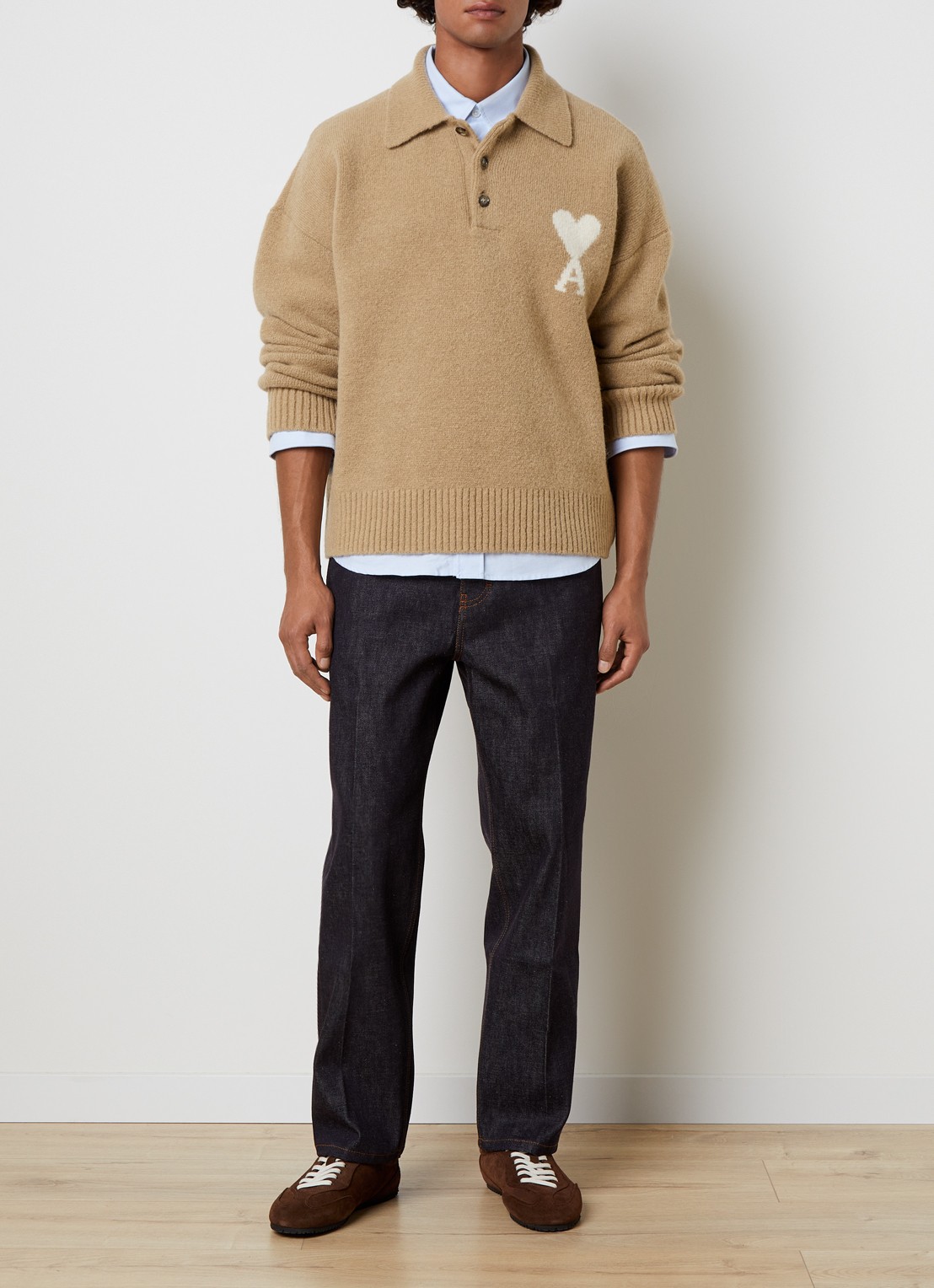 AMI Paris Grofgebreide pullover in wolblend met logo - voorkant 2 beige