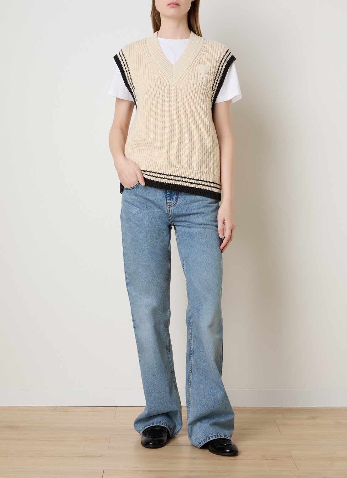 AMI Paris Grofgebreide spencer in wolblend met logo - voorkant 5 beige