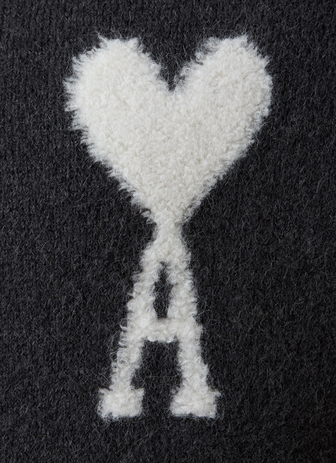 AMI Paris Grofgebreide trui in alpaca wolblend met polokraag en ingebreid logo - detail 5 donkergrijs