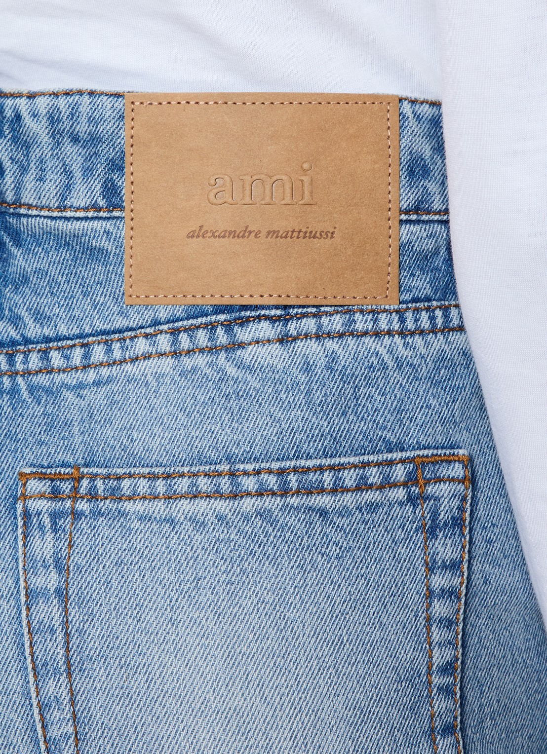 AMI Paris High waist flared jeans met lichte wassing - detail 3 indigo