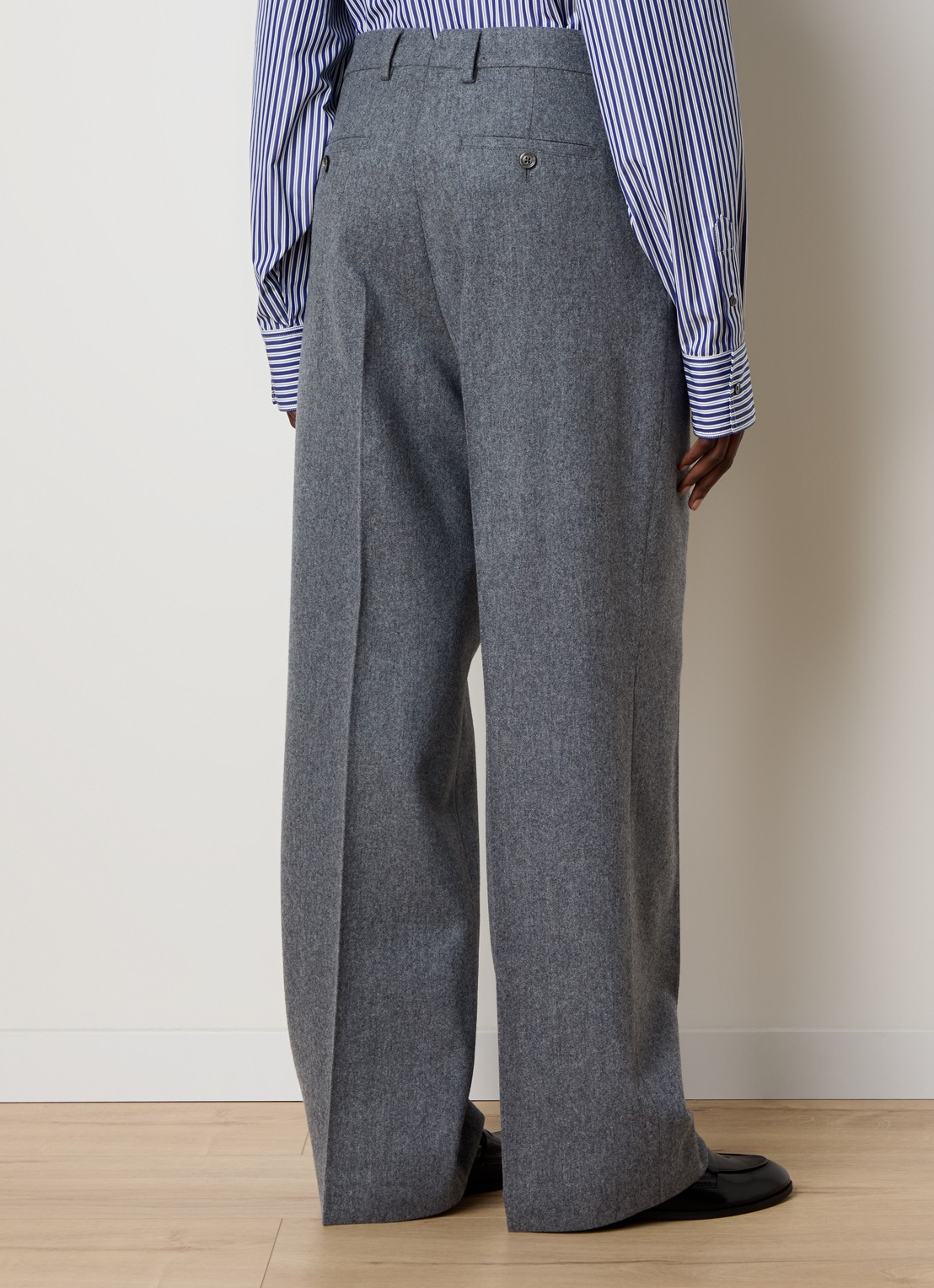 AMI Paris High waist wide fit pantalon met steekzakken - achterkant 3 grijs