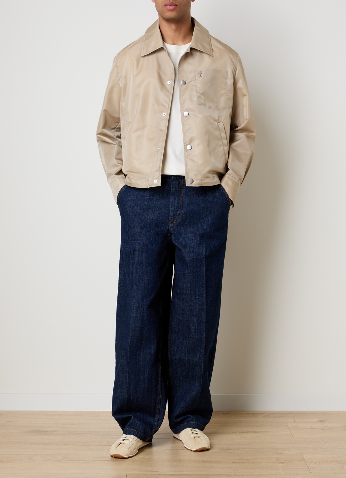 AMI Paris Jack met logo en steekzakken - voorkant 4 beige