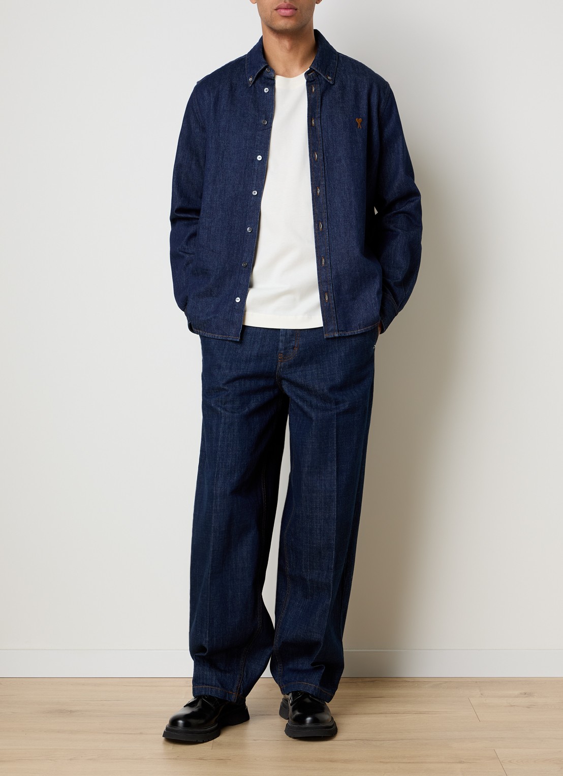 AMI Paris Loose fit jeans met donkere wassing  - voorkant 5 indigo