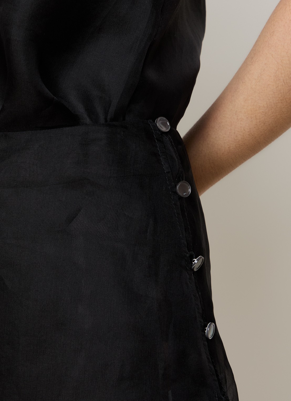 AMI Paris Mid waist midi rok van zijde - detail 2 zwart