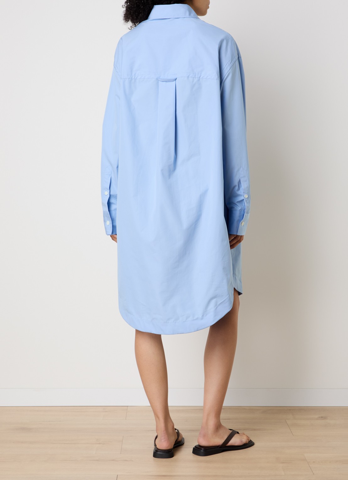 AMI Paris Midi blousejurk met borstzak - achterkant lichtbruin