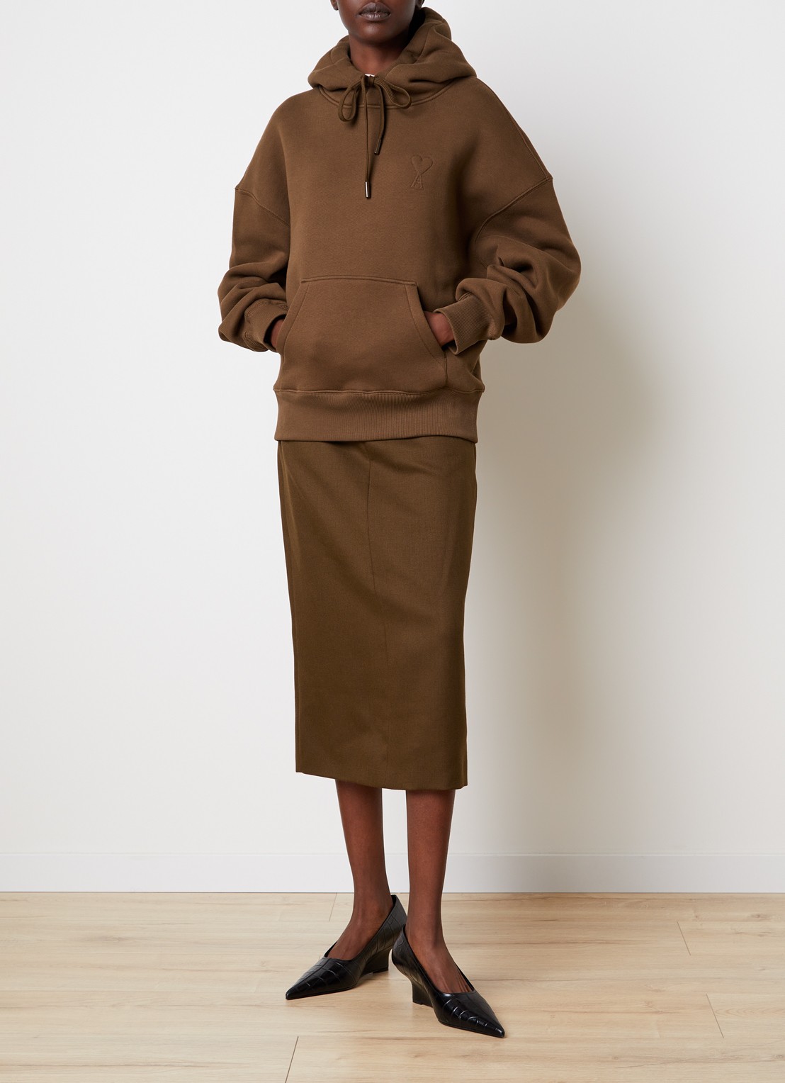 Ami Paris Midi kokerrok met paspelzakken - voorkant 5 bruin