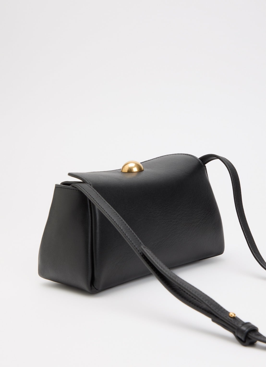 AMI Paris Mini Carrousel clutch van leer met afneembare schouderriem - achterkant zwart