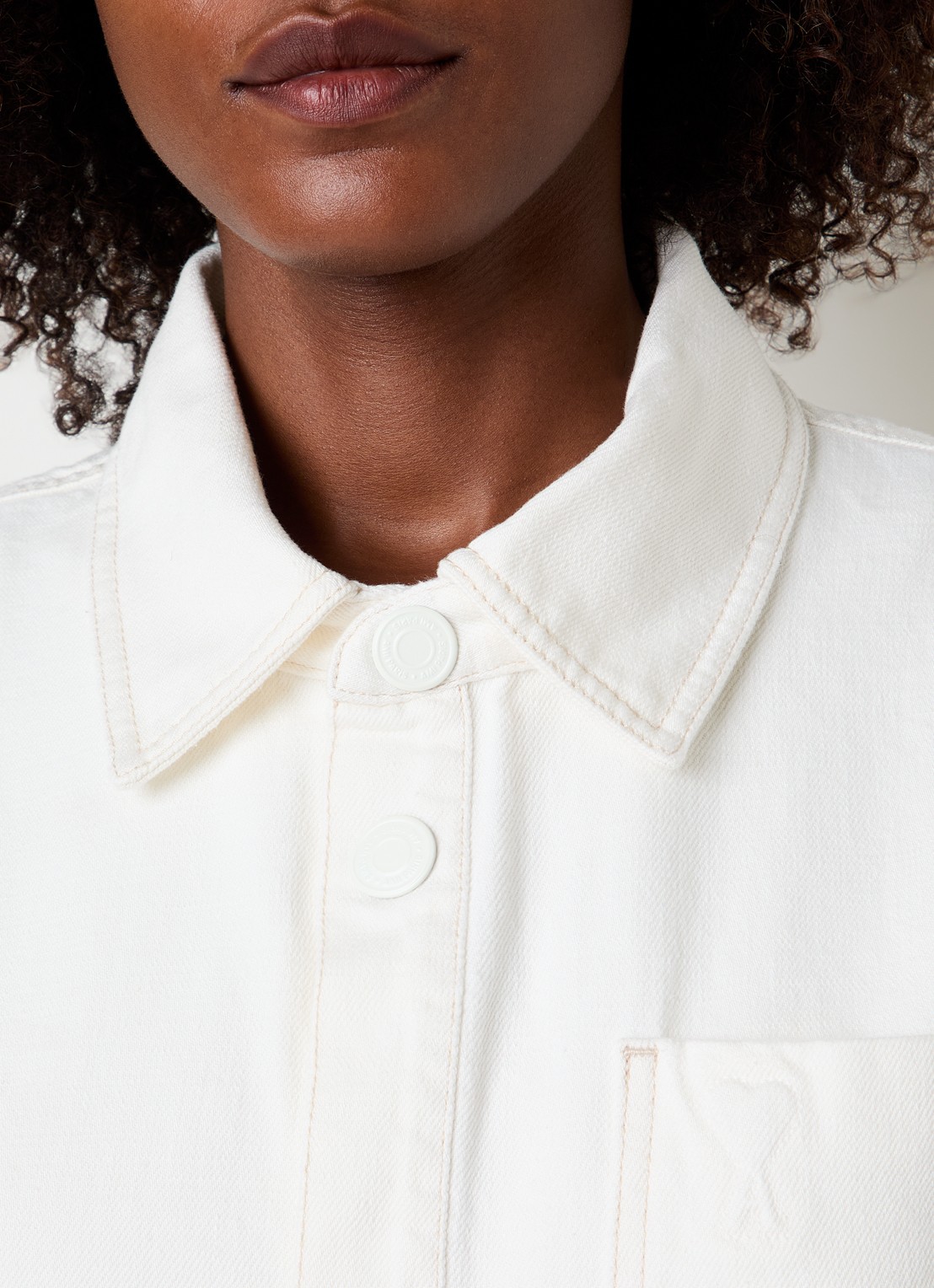AMI Paris Overshirt met borstzak - detail 3 gebroken wit