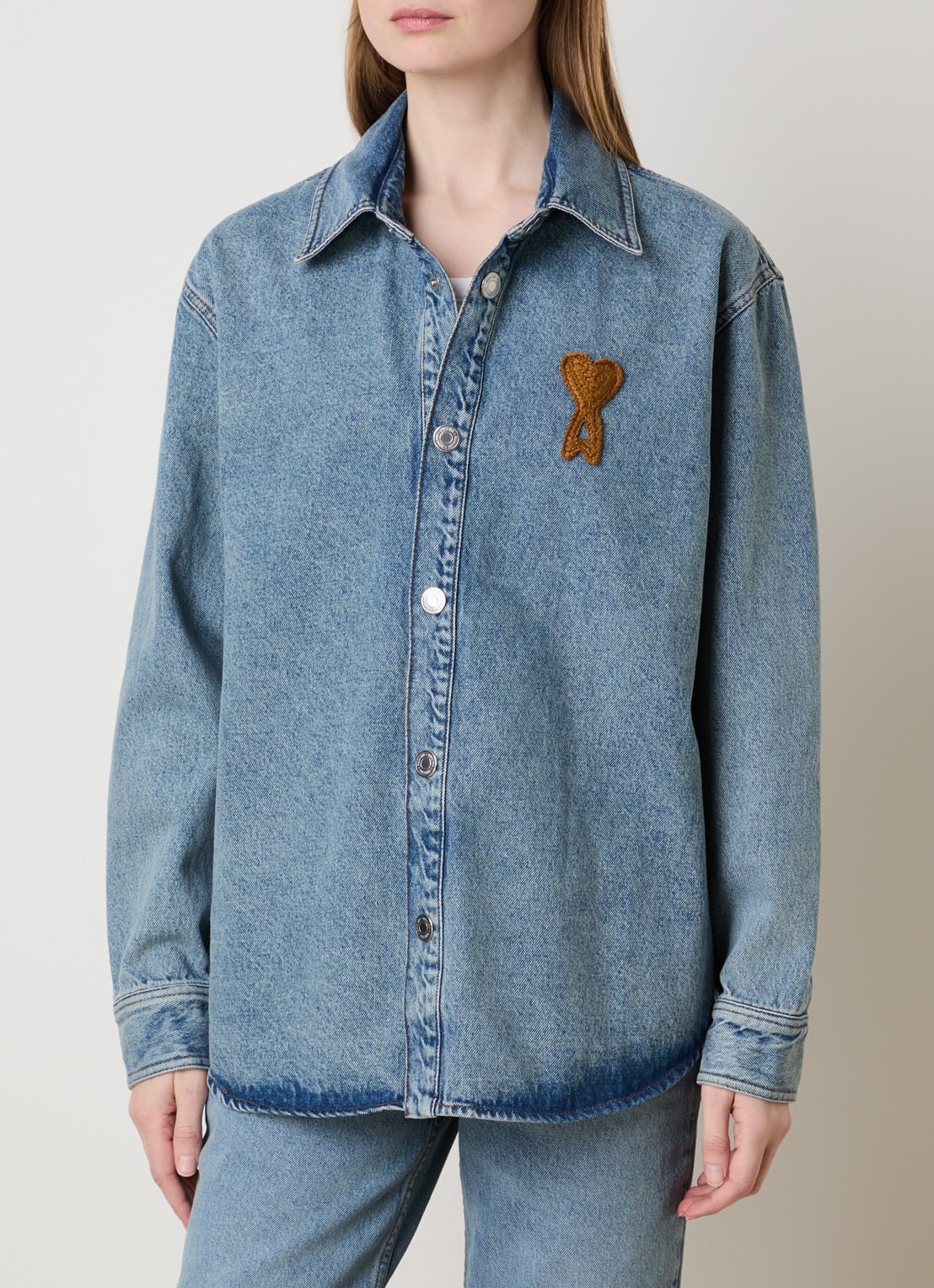 AMI Paris Overshirt van denim met logoborduring - detail 3 indigo