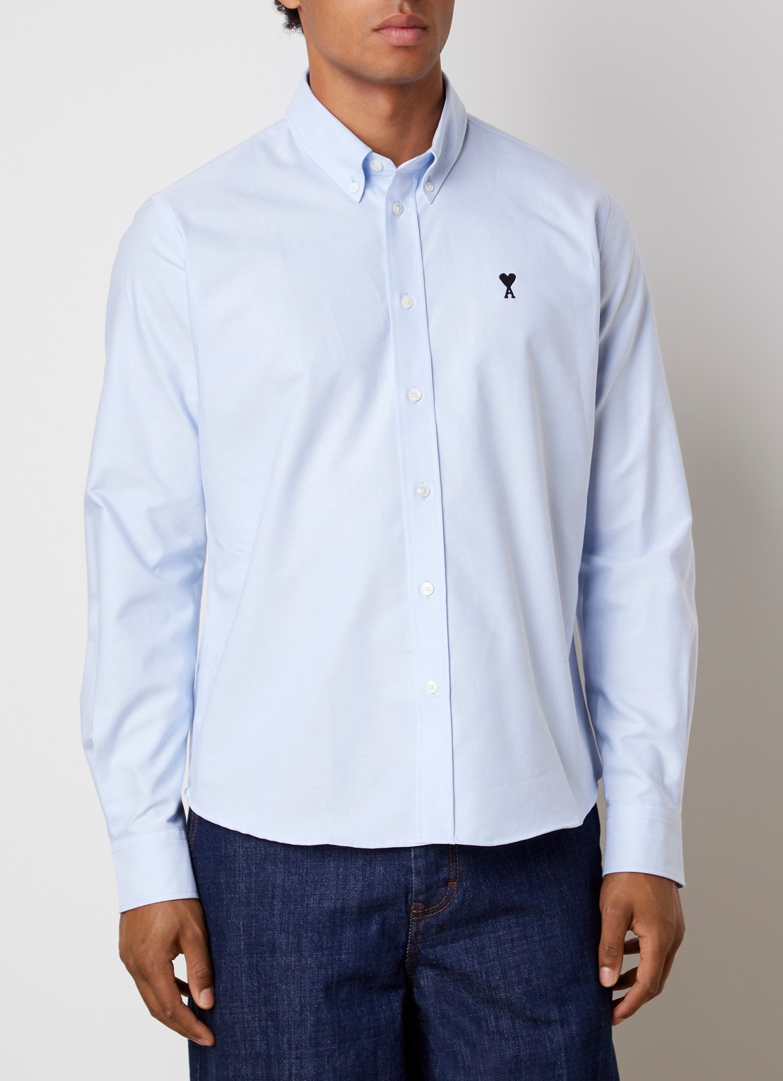 AMI Paris Quota blouse met logoborduring - detail 3 lichtblauw