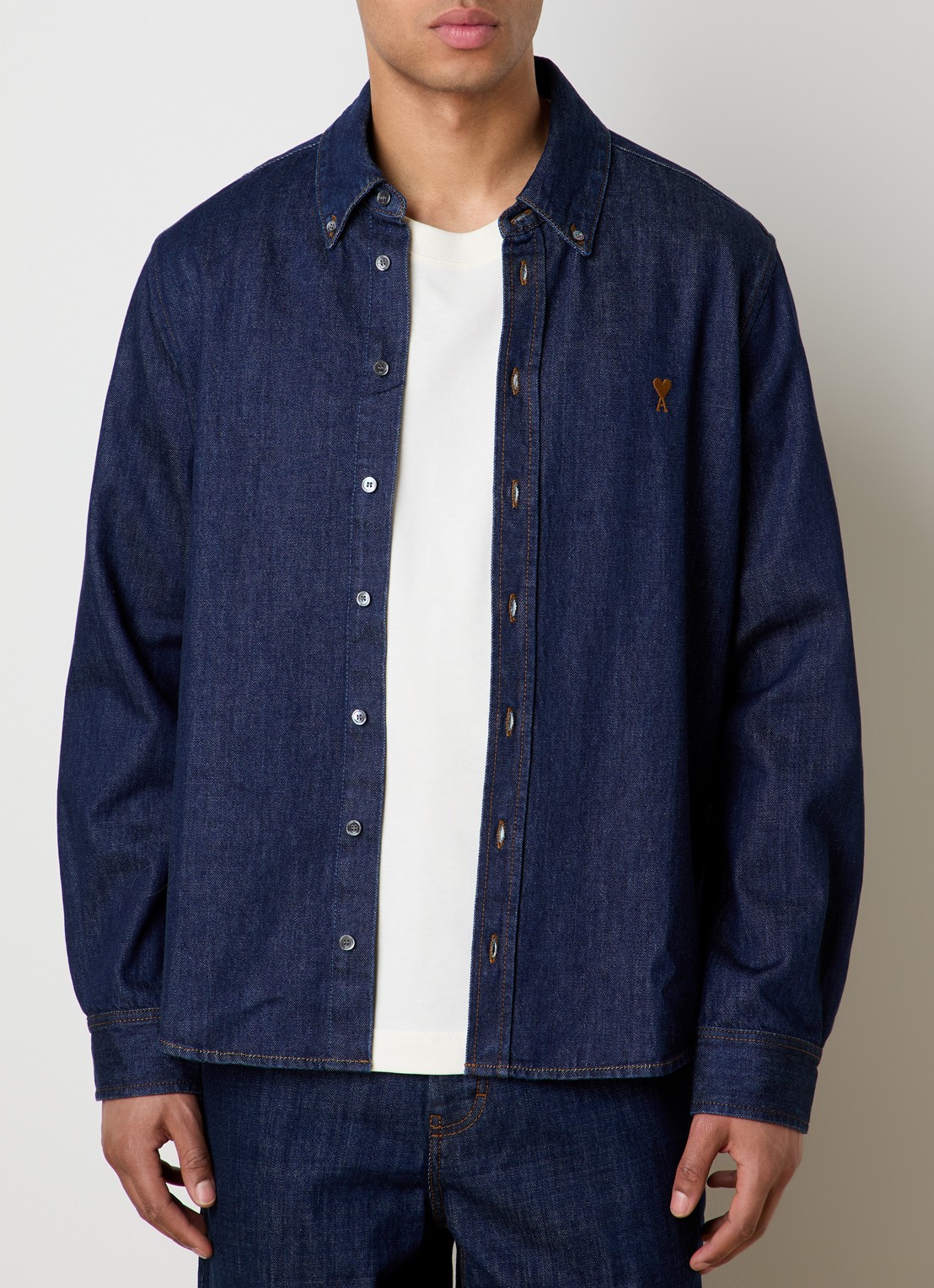 AMI Paris Regular fit overhemd van denim met logo - detail 3 indigo